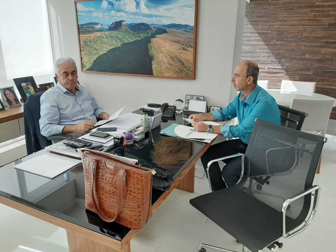 Camacã: Prefeito Oziel ganha mais  uma Ambulância Avançada e o tratamento da sua saúde